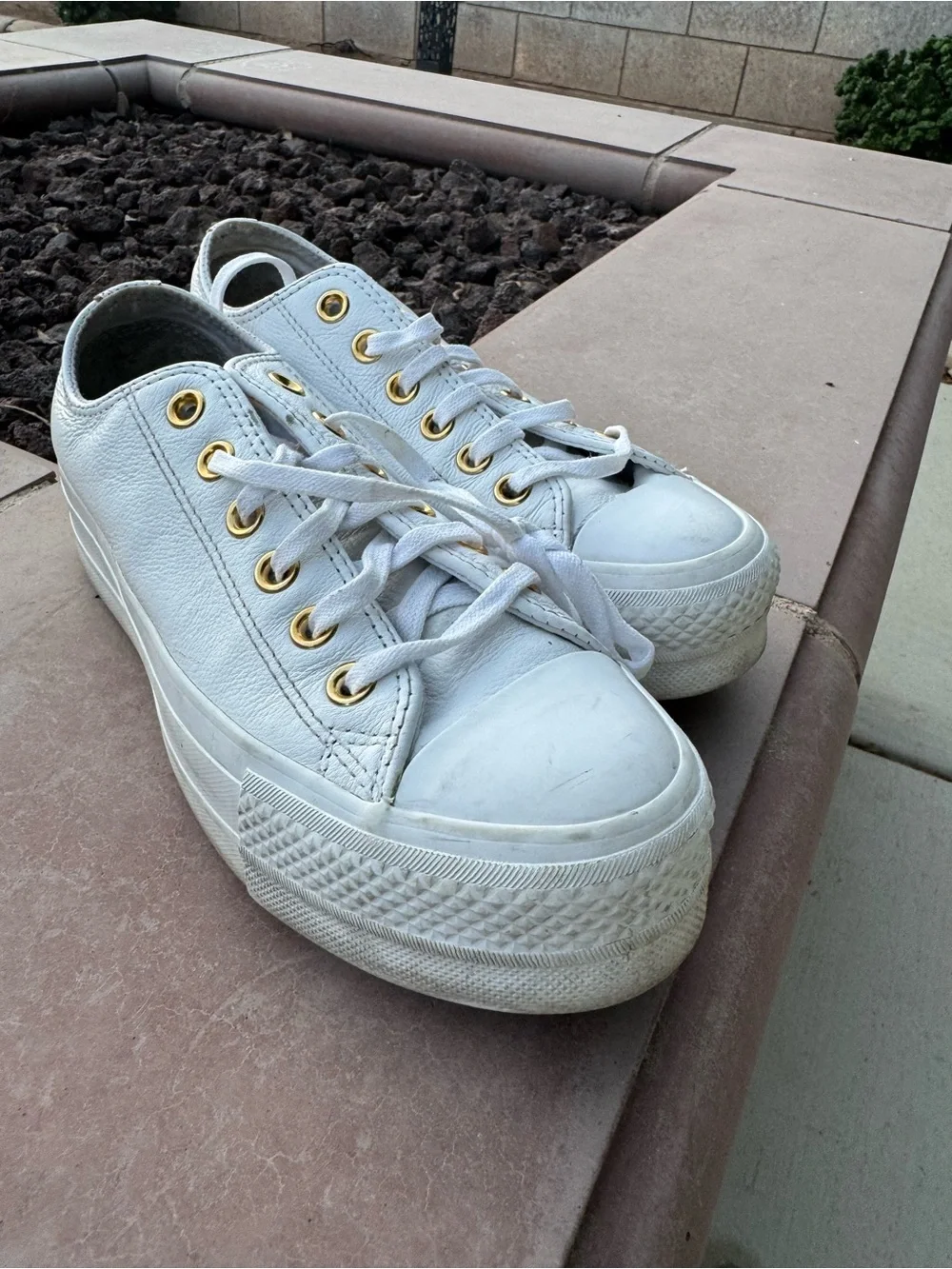Converse Chuck Taylor all star lift White Leather Platform Sneakers Gold Eyelets